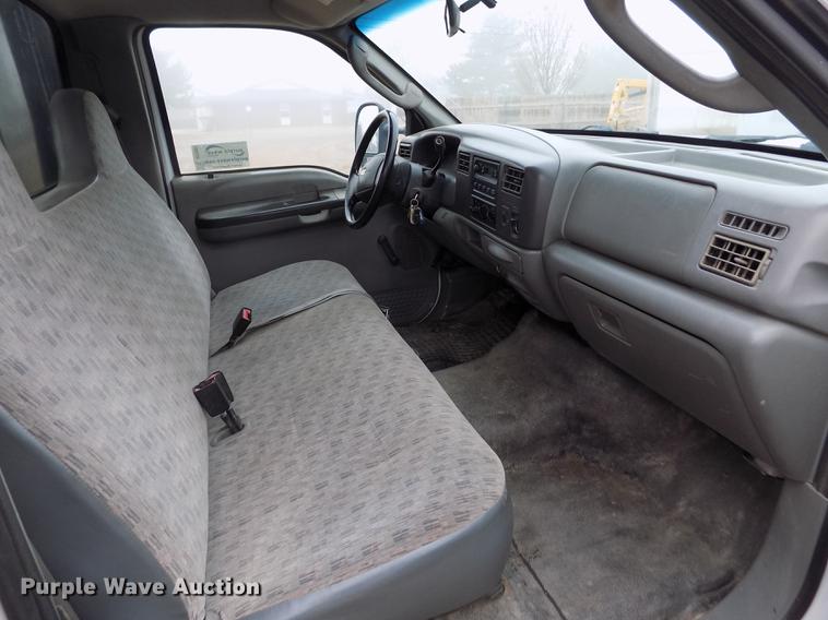 image for item DF2907 2003 Ford F450 Super Duty XL dump truck