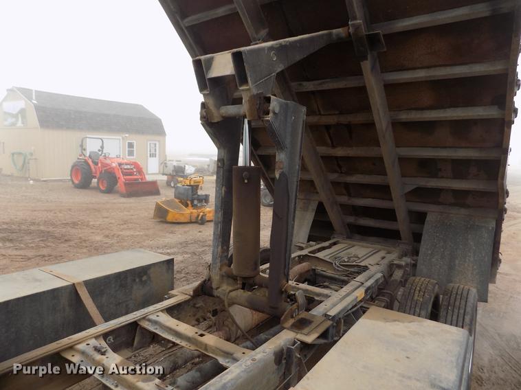 image for item DF2907 2003 Ford F450 Super Duty XL dump truck