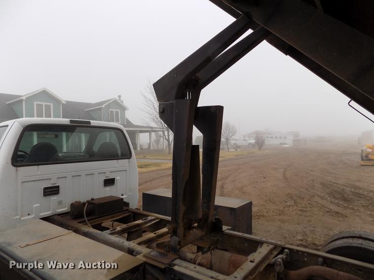 image for item DF2907 2003 Ford F450 Super Duty XL dump truck