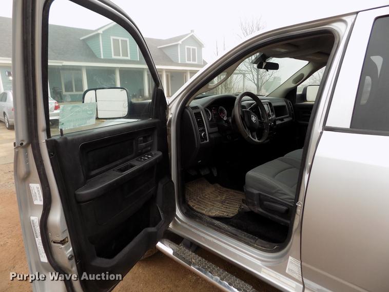 image for item DF2908 2013 Dodge Ram 3500HD Crew Cab pickup truck