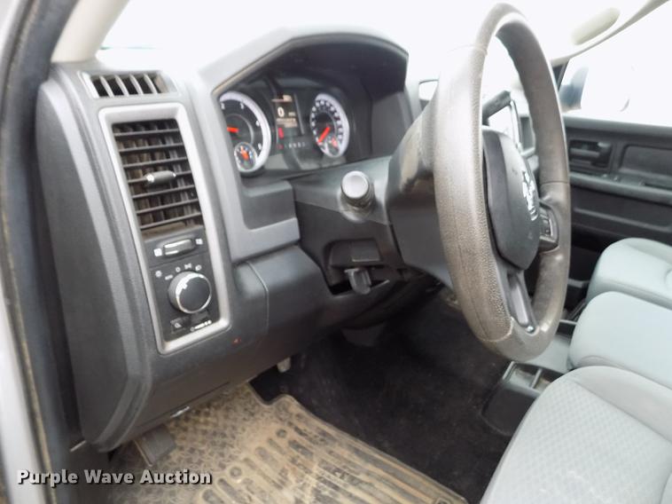 image for item DF2908 2013 Dodge Ram 3500HD Crew Cab pickup truck