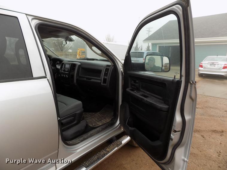 image for item DF2908 2013 Dodge Ram 3500HD Crew Cab pickup truck