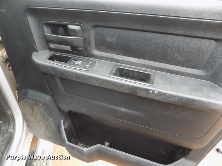 image for item DF2908 2013 Dodge Ram 3500HD Crew Cab pickup truck