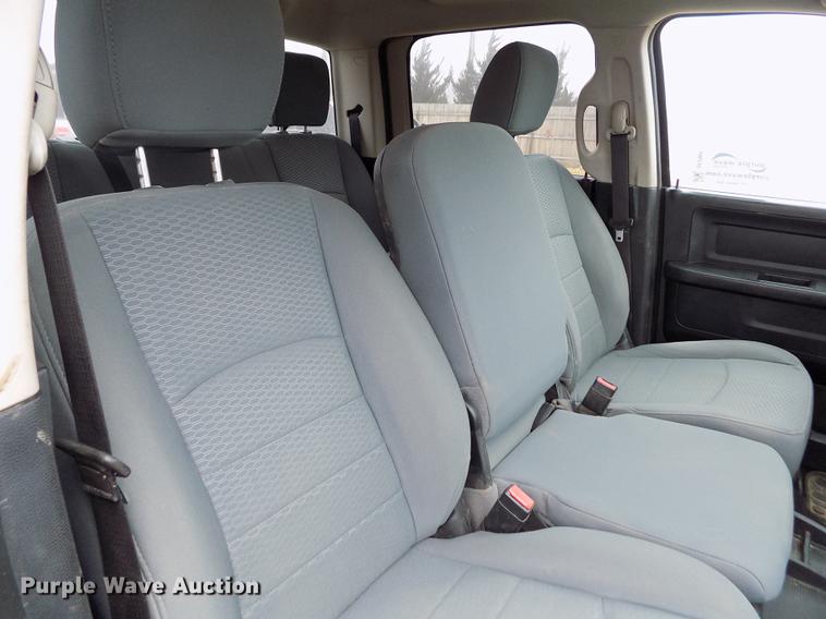 image for item DF2908 2013 Dodge Ram 3500HD Crew Cab pickup truck