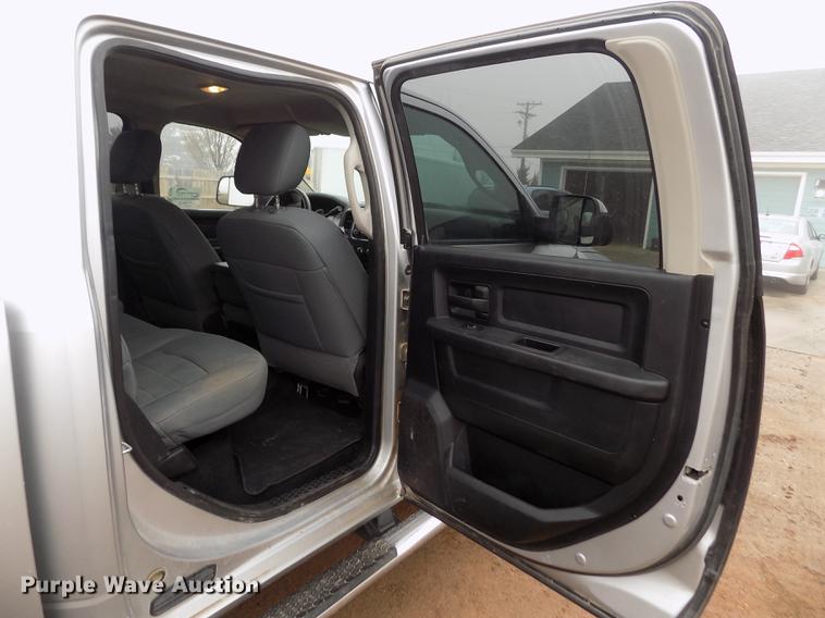 image for item DF2908 2013 Dodge Ram 3500HD Crew Cab pickup truck