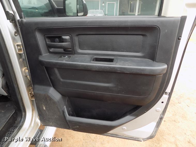 image for item DF2908 2013 Dodge Ram 3500HD Crew Cab pickup truck