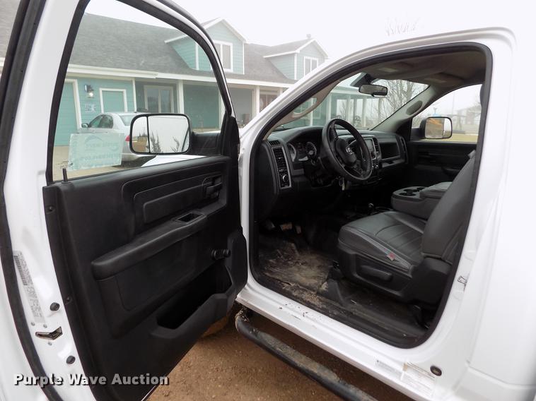 image for item DF2913 2016 Dodge Ram 3500HD pickup truck