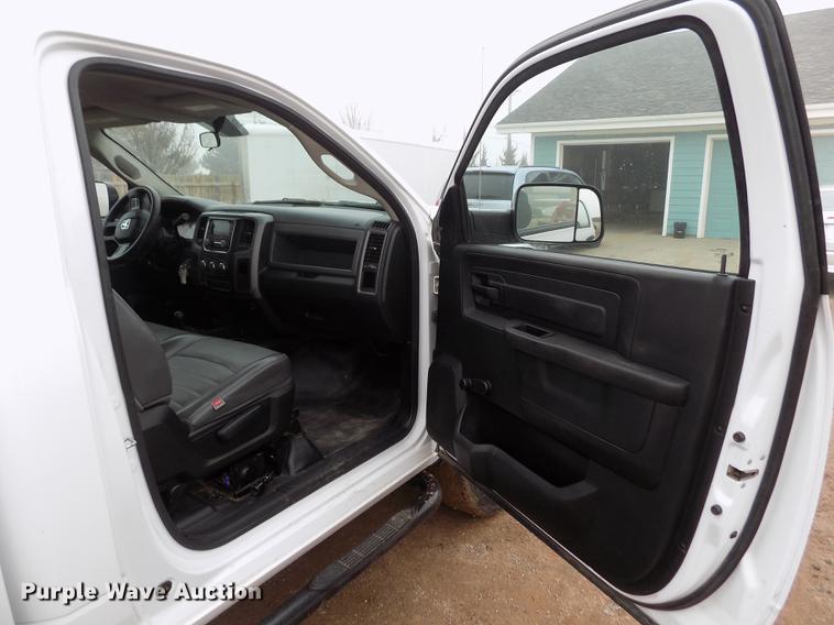 image for item DF2913 2016 Dodge Ram 3500HD pickup truck