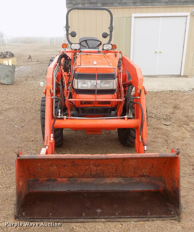 image for item DF2917 Kubota L3410 MFWD tractor