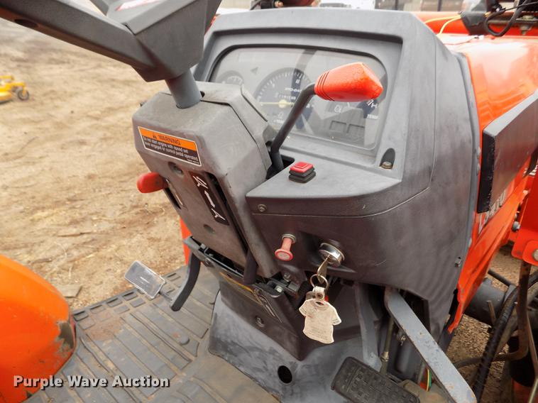 image for item DF2917 Kubota L3410 MFWD tractor