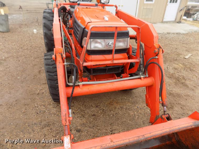 image for item DF2917 Kubota L3410 MFWD tractor