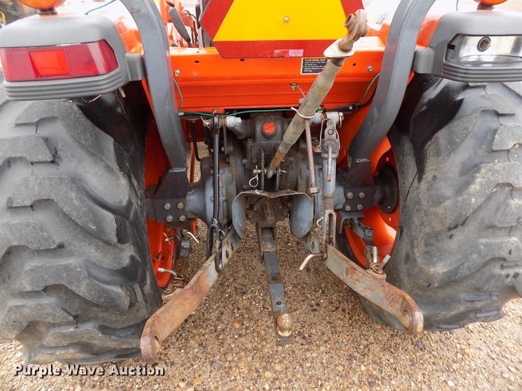image for item DF2917 Kubota L3410 MFWD tractor