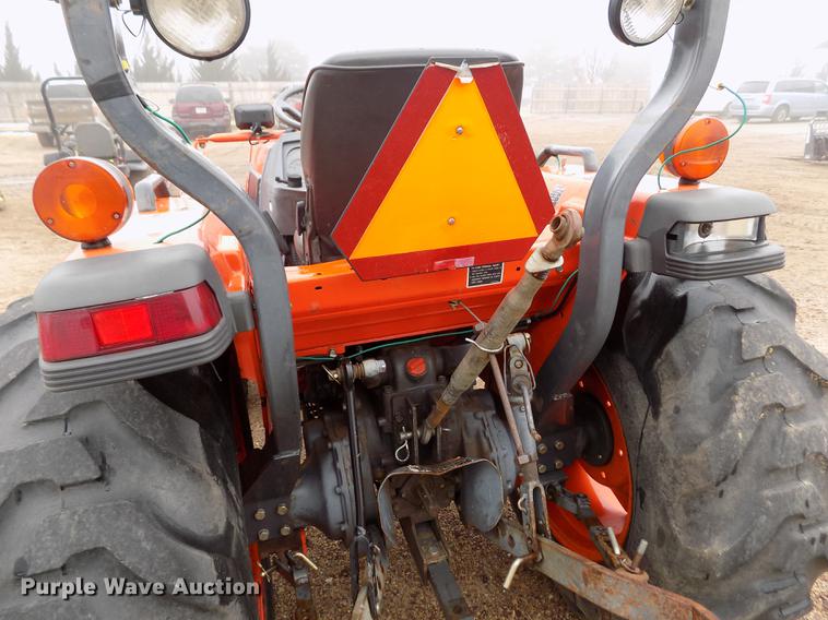 image for item DF2917 Kubota L3410 MFWD tractor