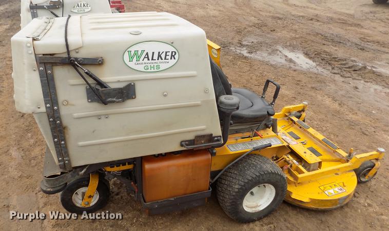 image for item DF2918 Walker MDDGHS ZTR lawn mower