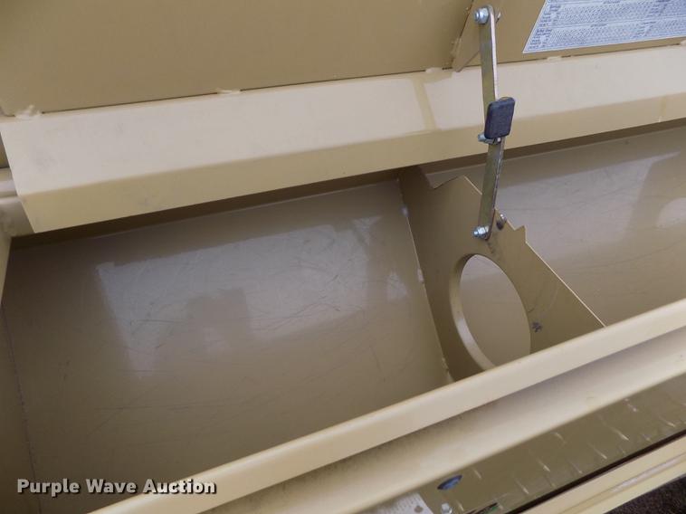 image for item DF2921 Land Pride APS1572 grass drill