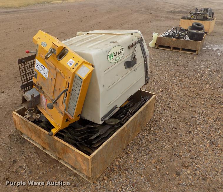 image for item DF2924 Walker MTCHS lawn mower