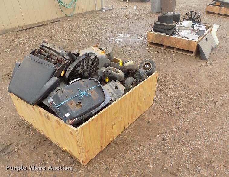 image for item DF2924 Walker MTCHS lawn mower