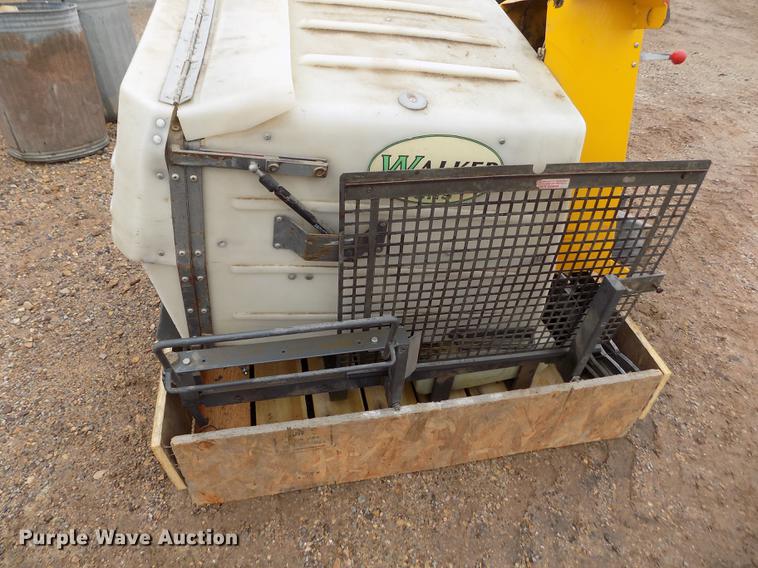 image for item DF2924 Walker MTCHS lawn mower