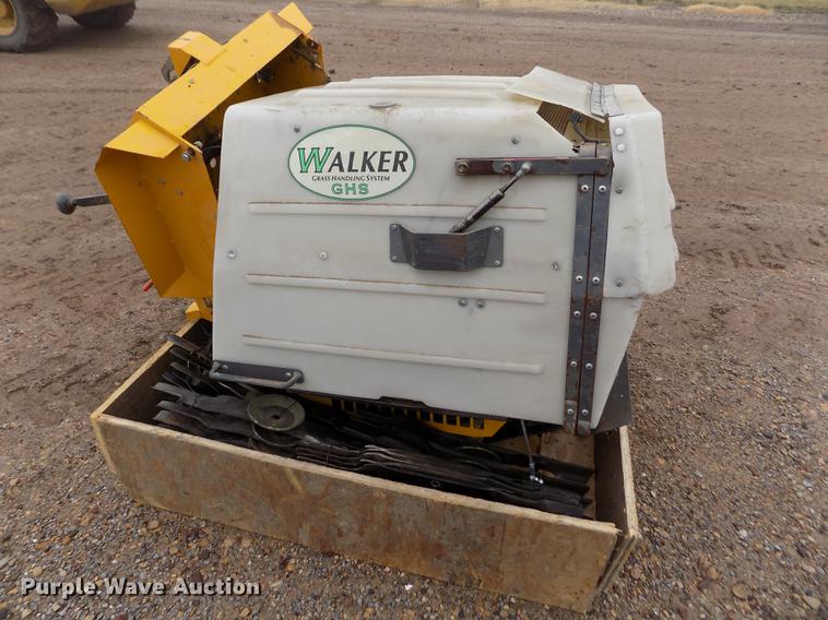 image for item DF2924 Walker MTCHS lawn mower