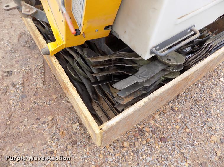 image for item DF2924 Walker MTCHS lawn mower