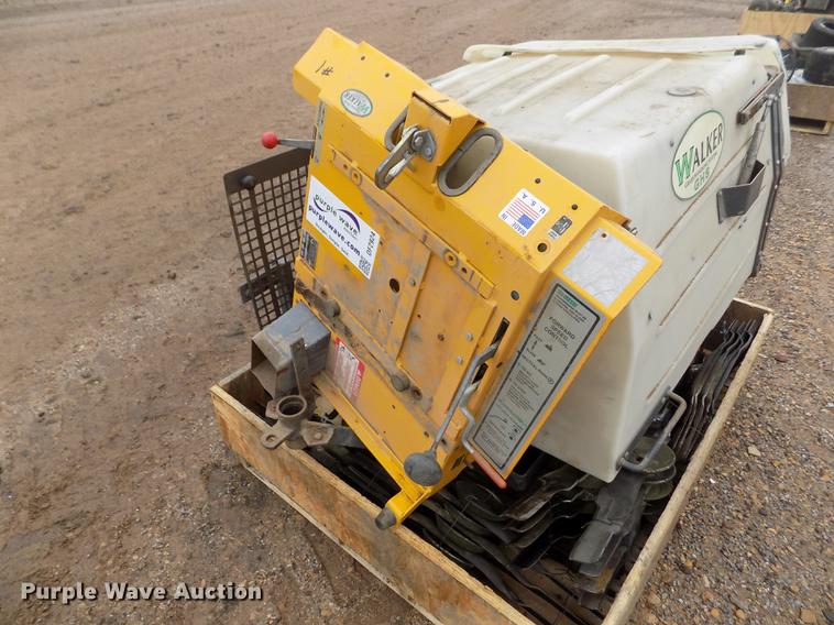 image for item DF2924 Walker MTCHS lawn mower
