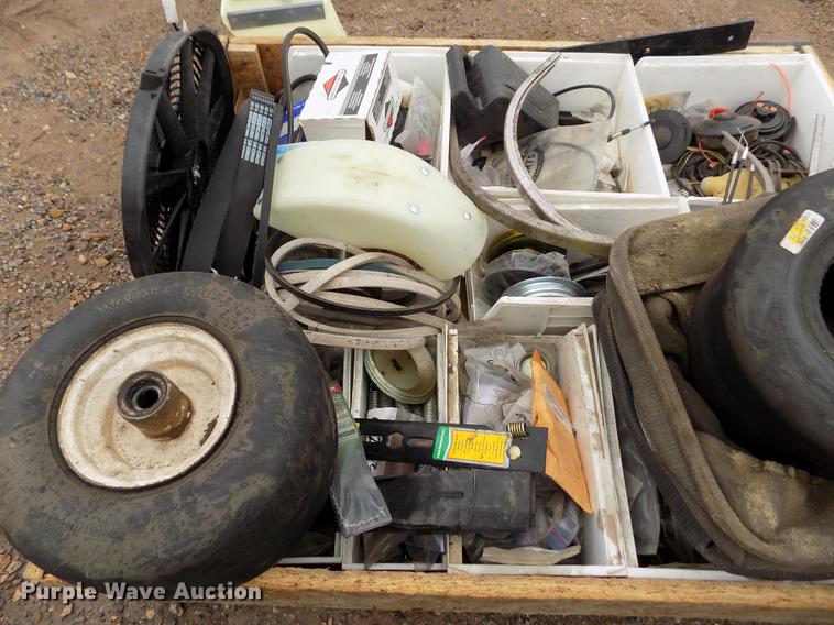 image for item DF2924 Walker MTCHS lawn mower