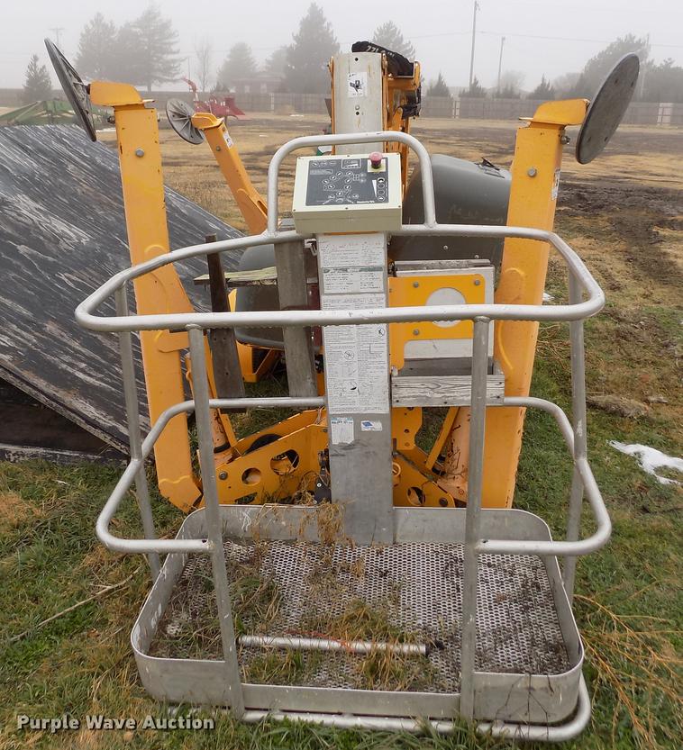 image for item DF2931 2006 Biljax 4527A boom lift