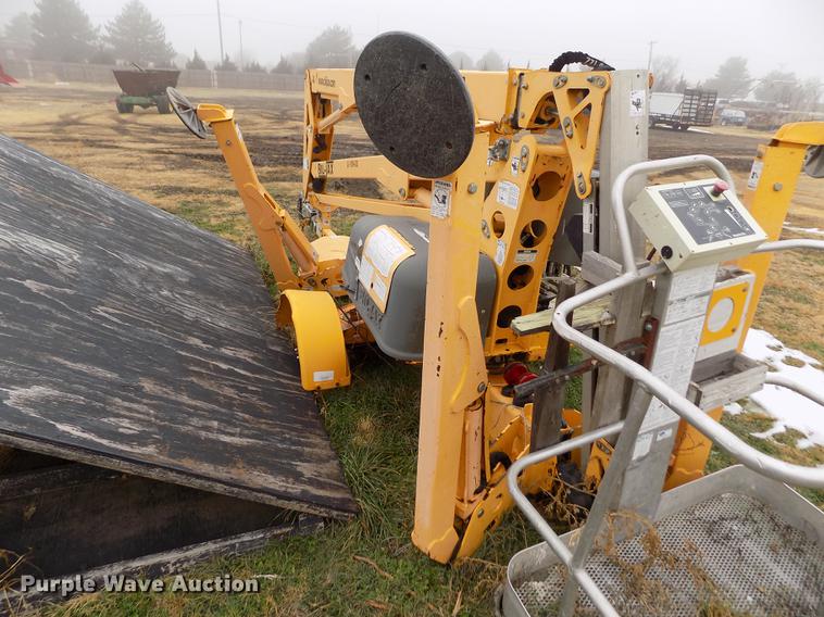 image for item DF2931 2006 Biljax 4527A boom lift