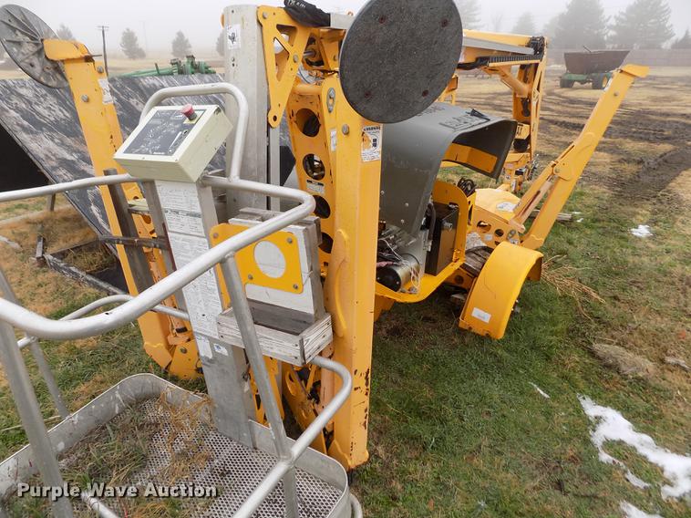 image for item DF2931 2006 Biljax 4527A boom lift