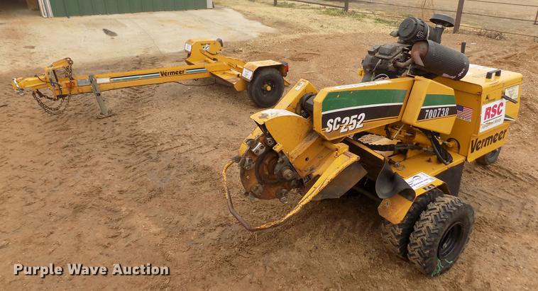 image for item DF2935 2007 Vermeer SC252 stump grinder