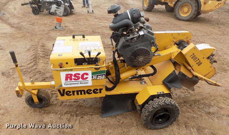 image for item DF2935 2007 Vermeer SC252 stump grinder