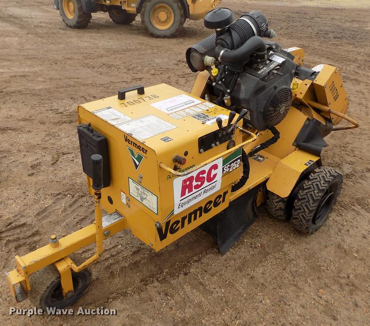 image for item DF2935 2007 Vermeer SC252 stump grinder