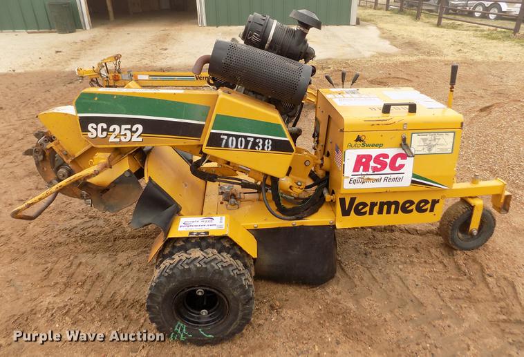 image for item DF2935 2007 Vermeer SC252 stump grinder