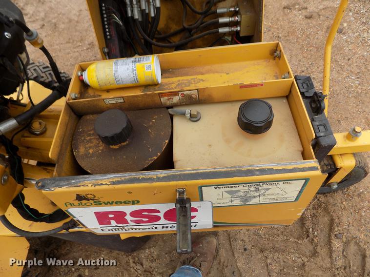 image for item DF2935 2007 Vermeer SC252 stump grinder