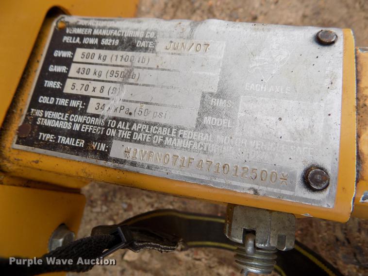 image for item DF2935 2007 Vermeer SC252 stump grinder