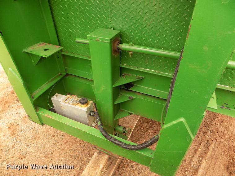 image for item DF2936 1981 CLSS utility trailer