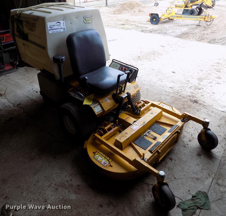 image for item DF2937 2004 Walker MTGHS ZTR lawn mower