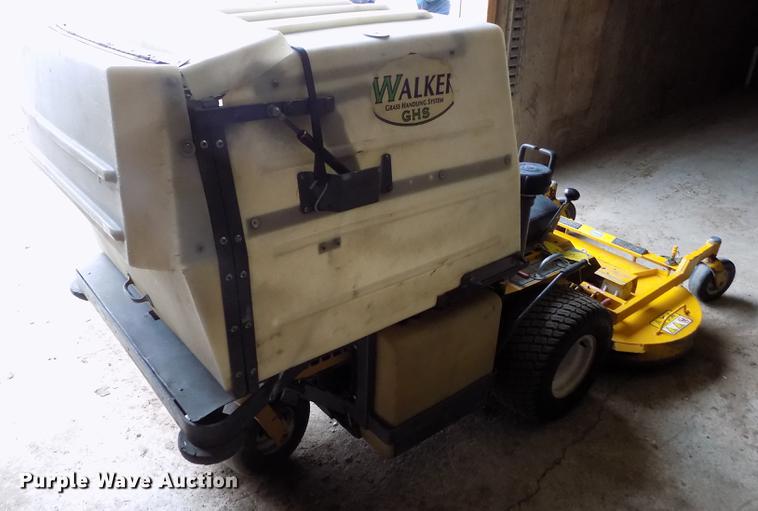 image for item DF2937 2004 Walker MTGHS ZTR lawn mower