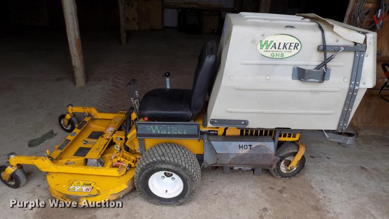 image for item DF2937 2004 Walker MTGHS ZTR lawn mower