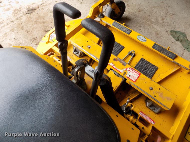 image for item DF2937 2004 Walker MTGHS ZTR lawn mower
