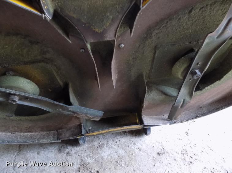 image for item DF2937 2004 Walker MTGHS ZTR lawn mower