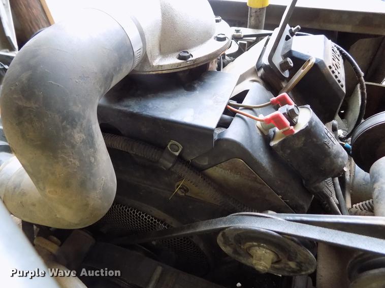 image for item DF2937 2004 Walker MTGHS ZTR lawn mower