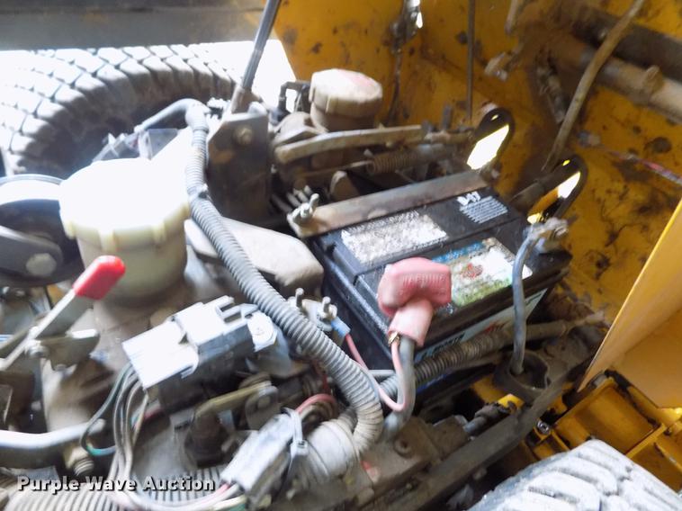 image for item DF2937 2004 Walker MTGHS ZTR lawn mower