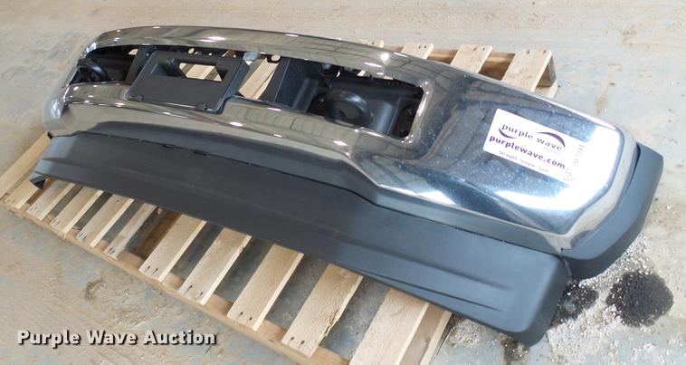 image for item DF7094 2017 Ford F550 Super Duty bumper