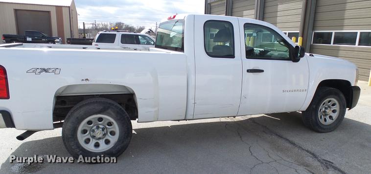 image for item DF7096 2008 Chevrolet Silverado 1500 Ext. Cab pickup truck