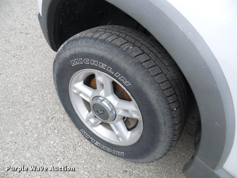 image for item DF7098 2002 Ford Explorer SUV