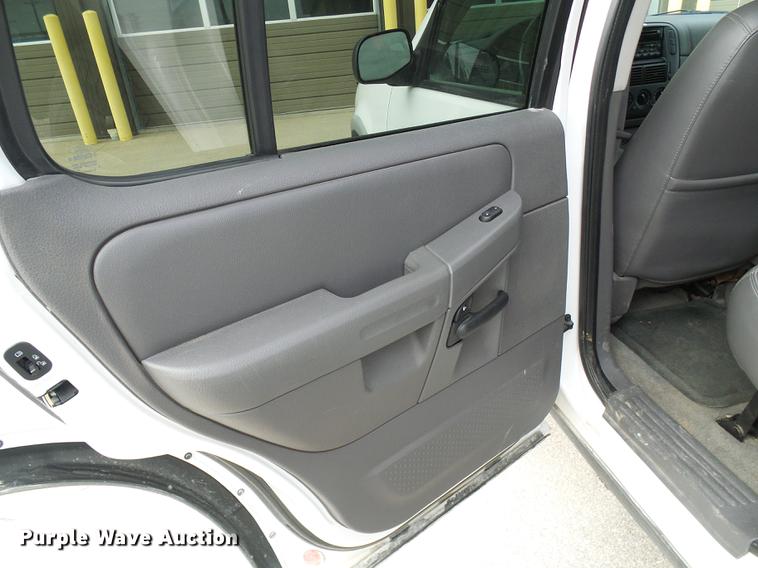 image for item DF7098 2002 Ford Explorer SUV