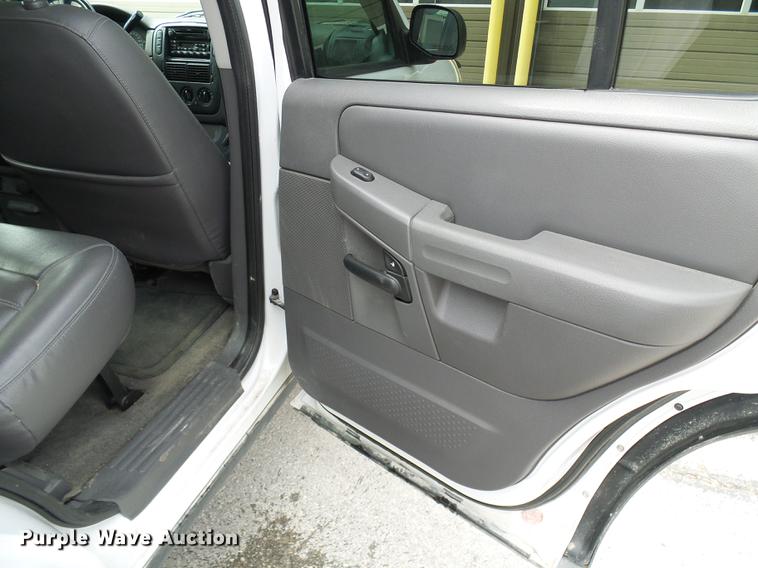 image for item DF7098 2002 Ford Explorer SUV