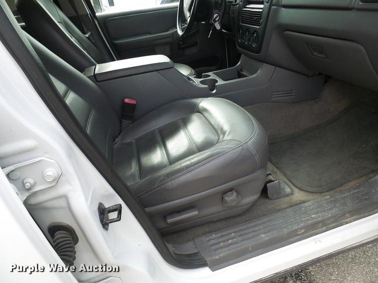 image for item DF7098 2002 Ford Explorer SUV