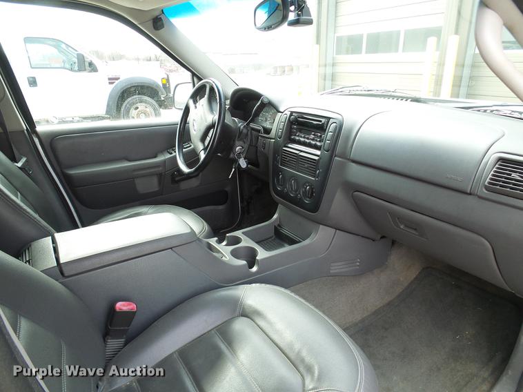 image for item DF7098 2002 Ford Explorer SUV